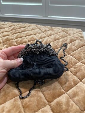 Silver Metallic Frame Evening Bag with Chain Strap